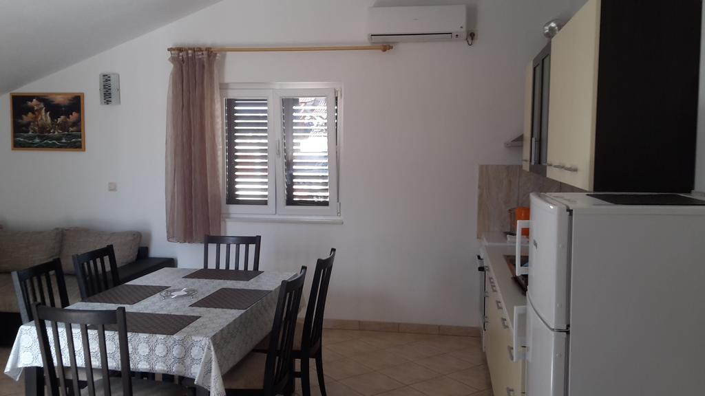 Vila Suzana Tribunj  Luaran gambar