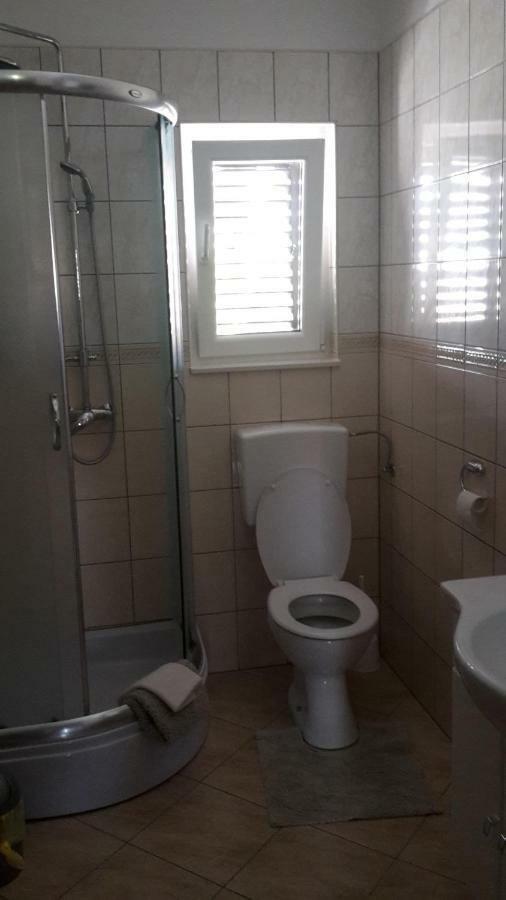 Vila Suzana Tribunj  Luaran gambar