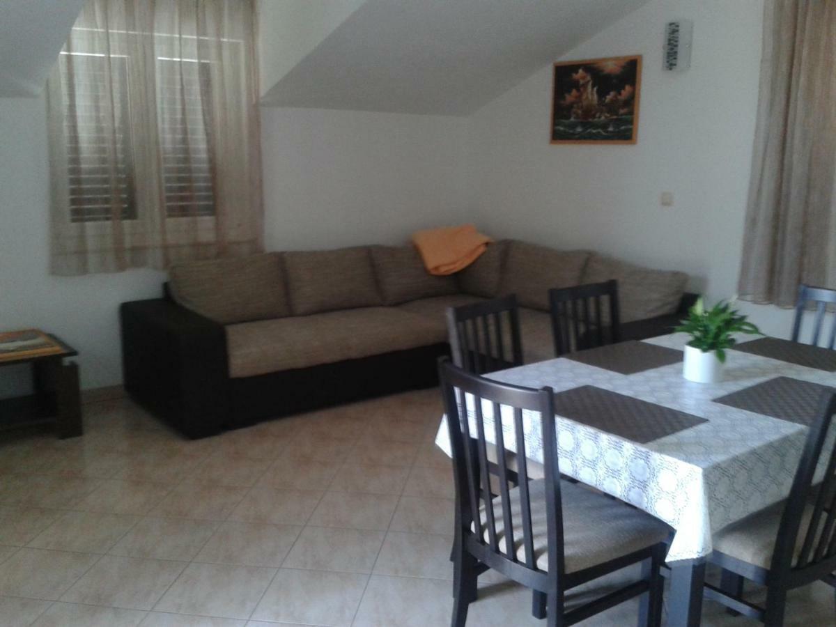 Vila Suzana Tribunj  Luaran gambar
